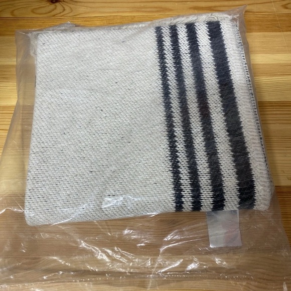 2x3 Rug - Machine Washable Entry Rug with Non-Slip Backing - Picture 8 of 9